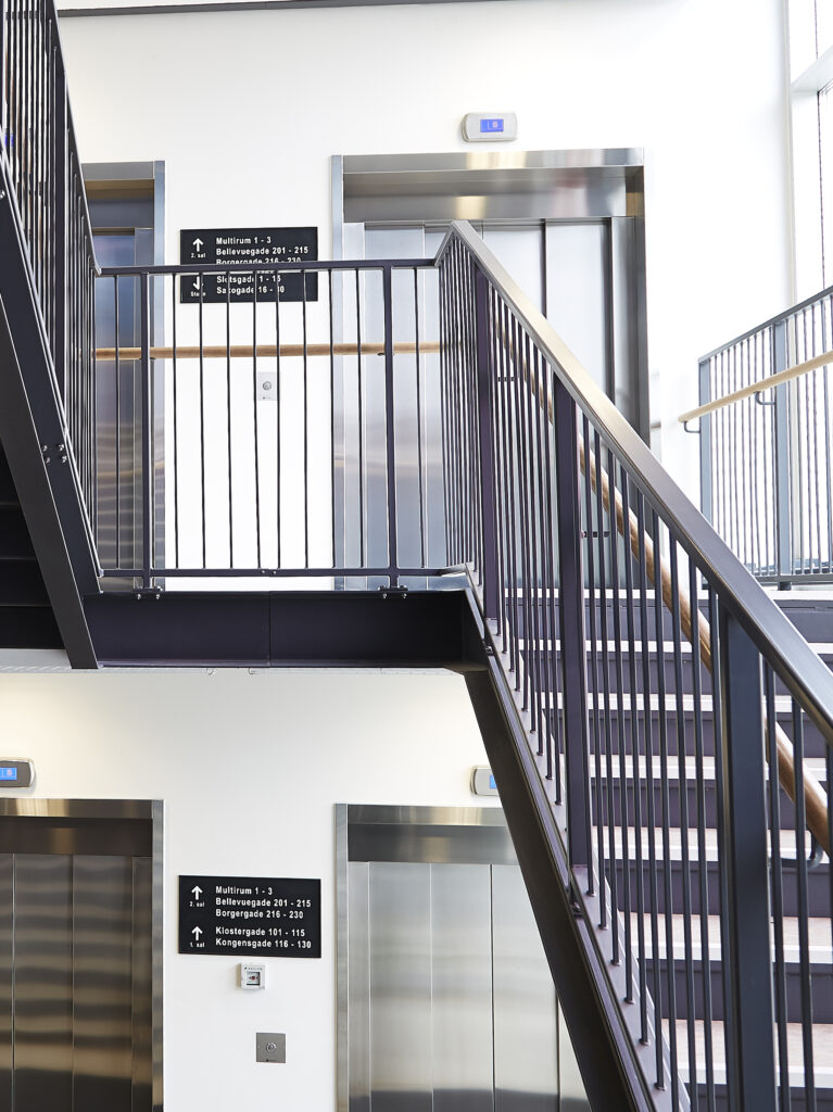 Etageskilt i støbejern